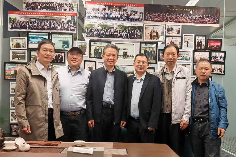 熱烈歡迎江蘇省企業(yè)發(fā)展戰(zhàn)略研究會常務(wù)副會長兼秘書長何春銀一行蒞臨阿凡達網(wǎng)絡(luò)參觀指導(dǎo)